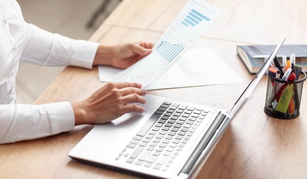 high-angle-business-woman-working (1)